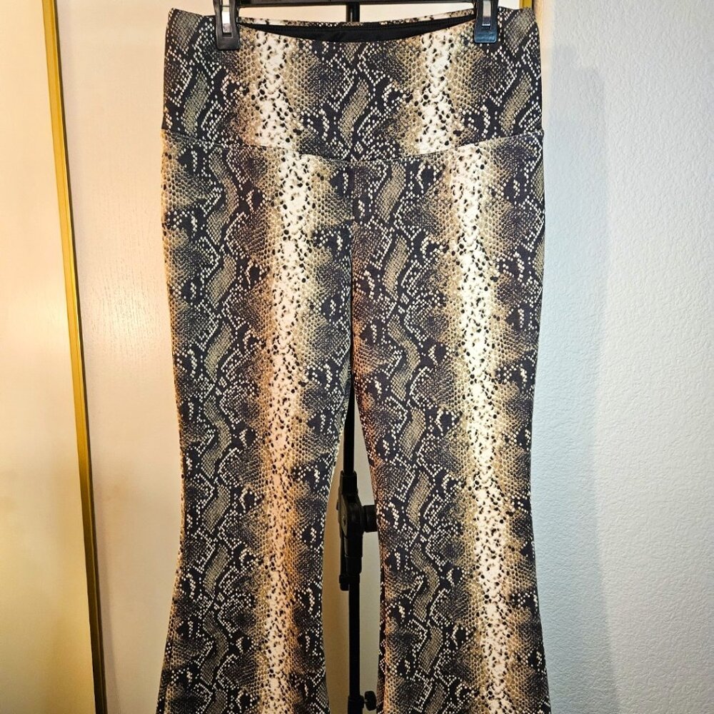 Athena Marie Legging/Stretch Flare Bottom Snake Skin Design Pants/Size Large